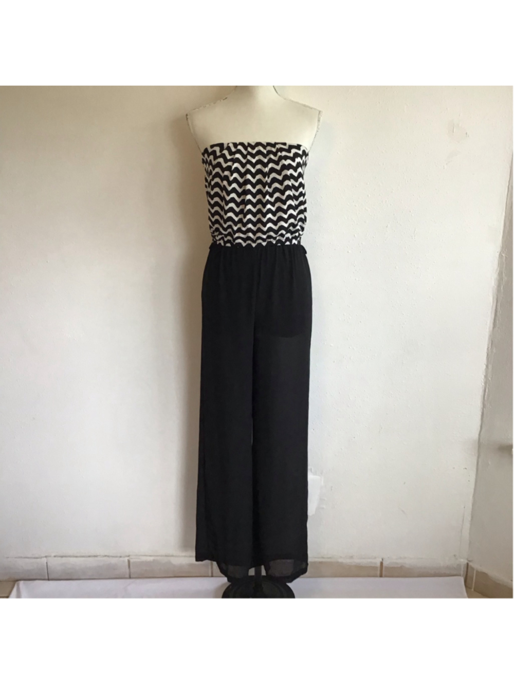 Iris Basic Women's Elegant & Fun Strapless Chevron Jumpsuit Black White Size M